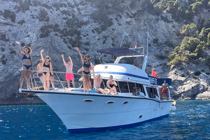 Premier Cruises Alcudia: Barco Compartido 3h Atardecer con SUP, Snorkel y Tapas