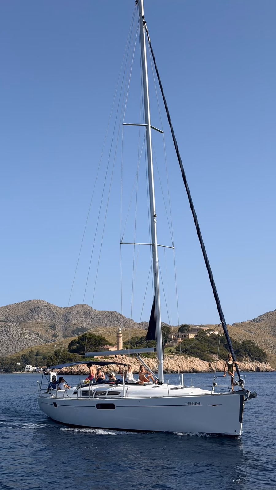 Barco privado de vela (máx 10 pax) — 3.5h
