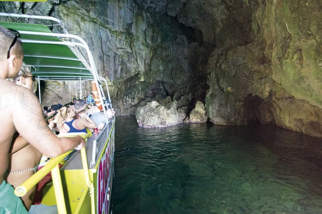 Calas y cuevas